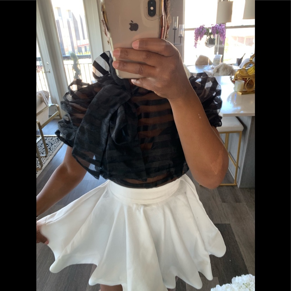 Black pussybow short sleeve top!